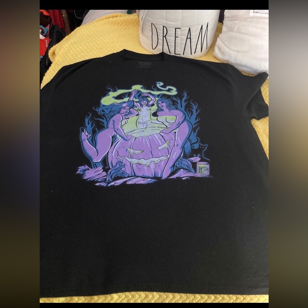 Sexy Witches Brewing!!!! Rare Tee unisex - Picture 3 of 4